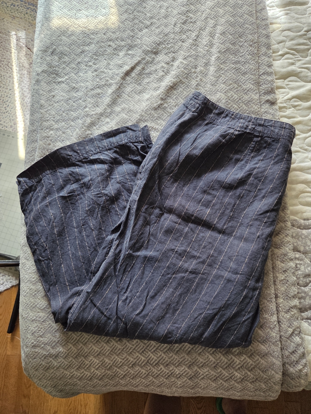 J. Jill Navy 100% Linen Pinstripe Capris